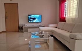 Casa De Ferias Com 2 Quartos Ou Aluguer Diaria